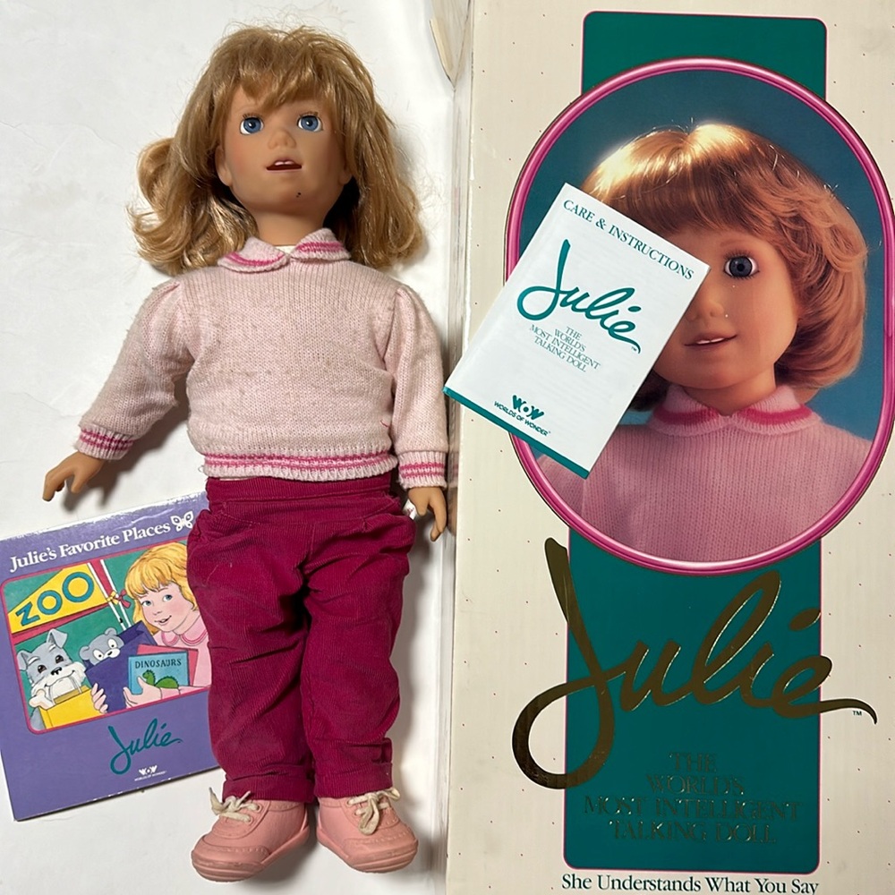 1987 WORLDS OF WONDER “JULIE World’s Most Intelligent Talking Doll”& BOX & book
